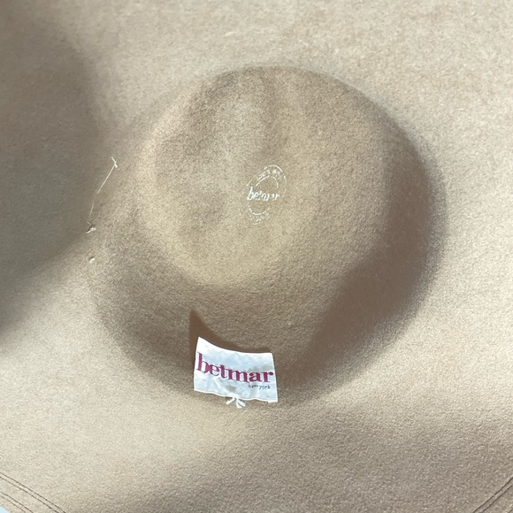 Betmar New York 100% Wool Tan Round Large Rim Cowgirl Hat w/Soft Top & Tie Band - Picture 13 of 15